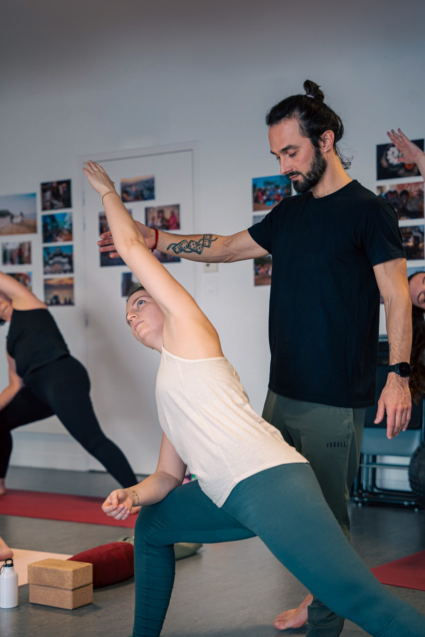 Posture de Yoga avec Mudita Yoga Tours