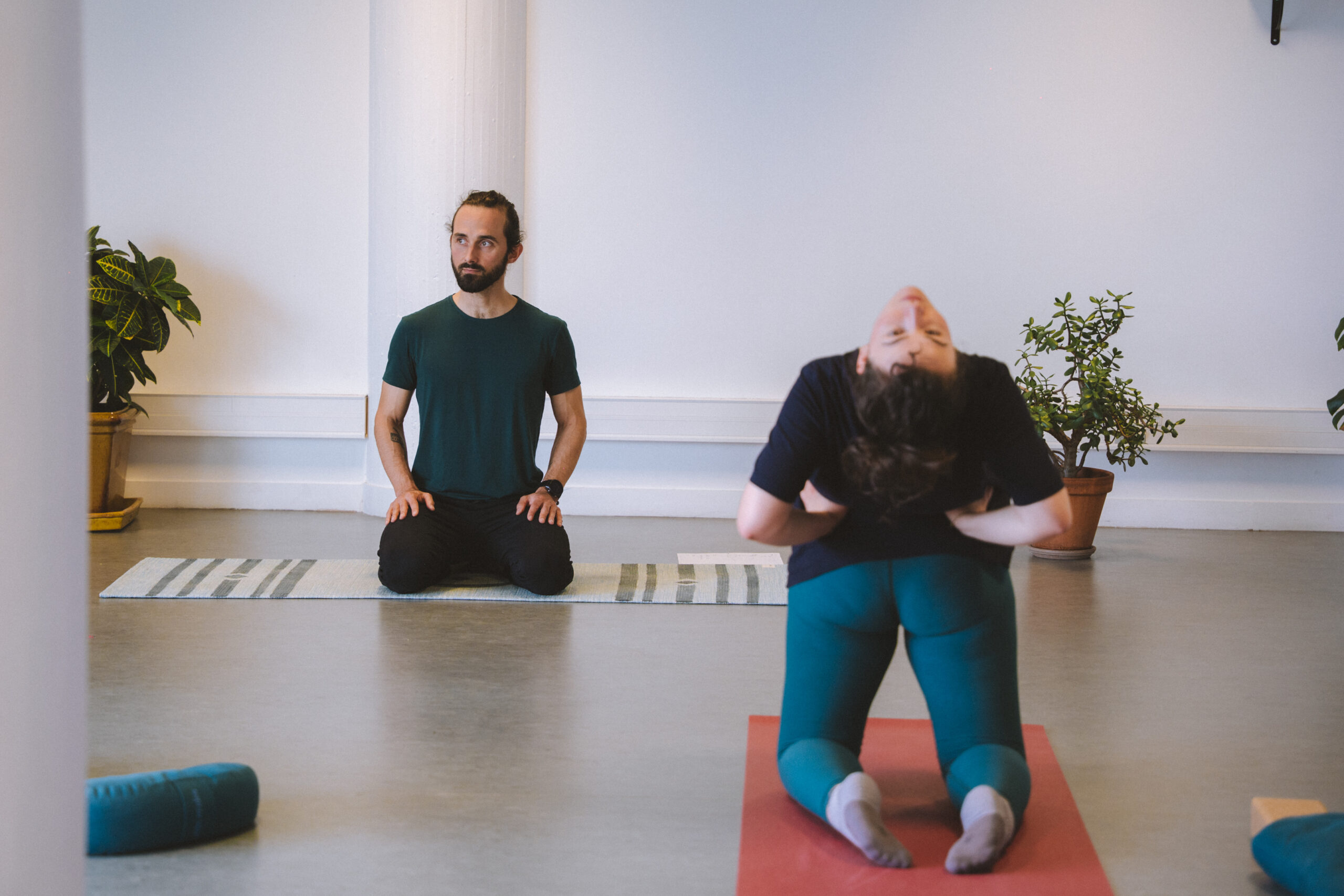 Matthieu Marzo donnant un cours de Yoga à Tours